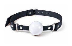 Кляп силиконовый Feral Feelings Silicon Ball Gag Black/White, черный ремень, белый шарик SX3979 фото